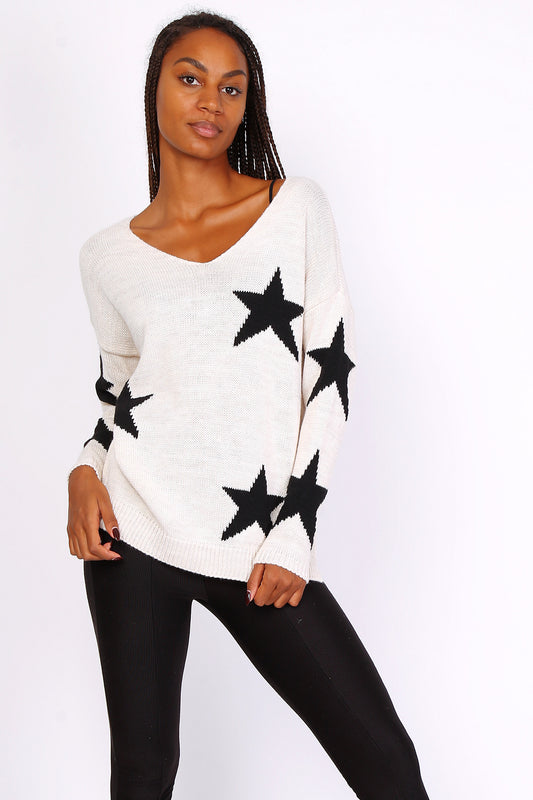 Suéter blanco con estrellas negras