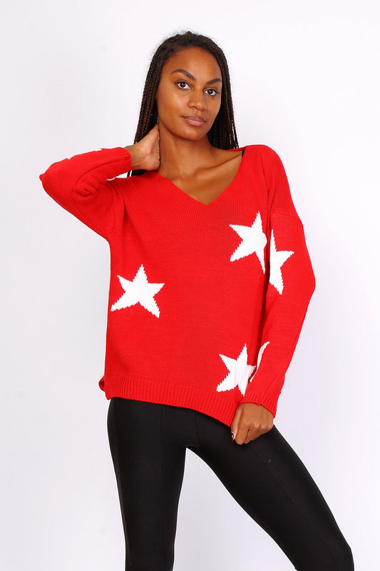 Suéter rojo con estrellas blancas